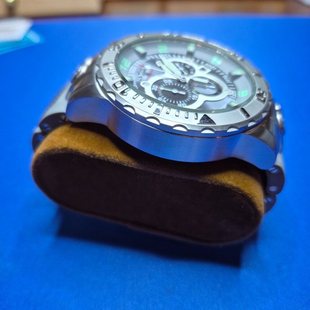 Invicta Chronograph Watch - Picture 5 of 6